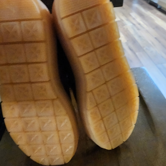 Sneakers - Picture 3 of 3